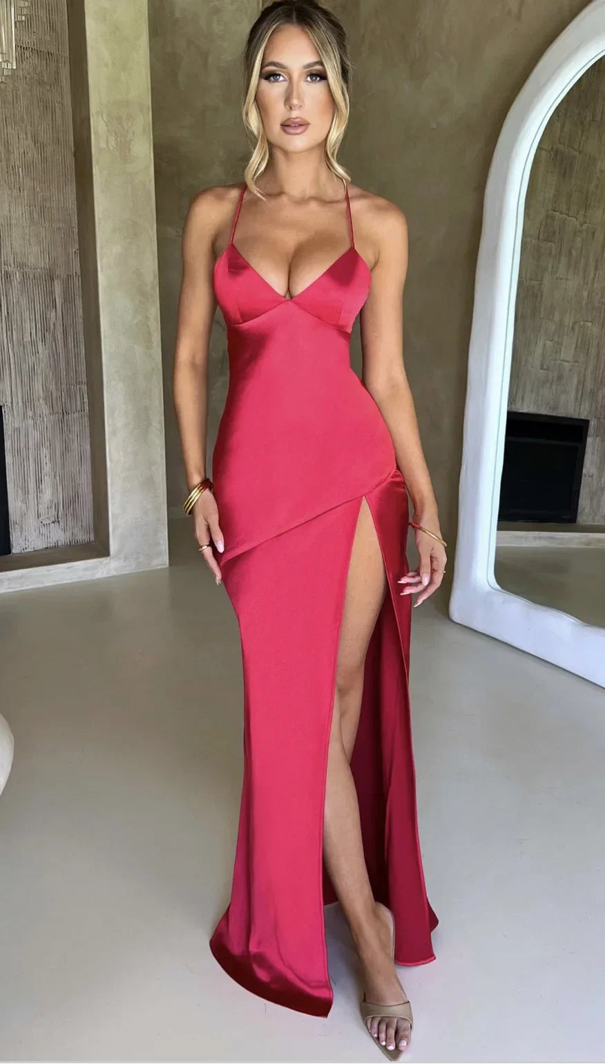 Vestido Longo de Cetim com Fenda e Decote nas Costas Modern Stela