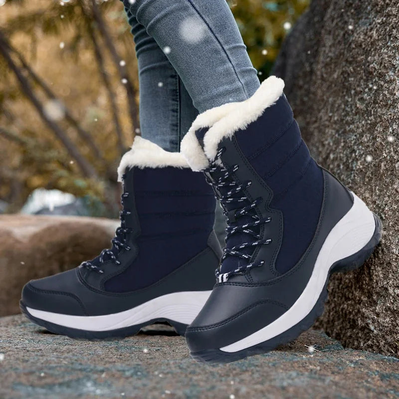 Bota Alto Conforto Peluciada com Cadarço