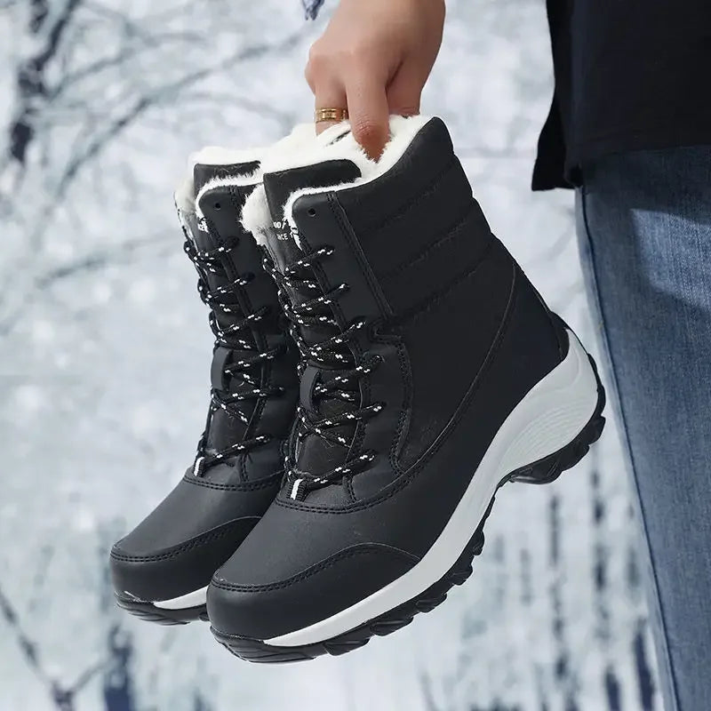 Bota Alto Conforto Peluciada com Cadarço